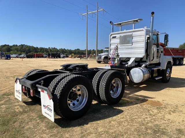 Image of Mack PI64T equipment image 2