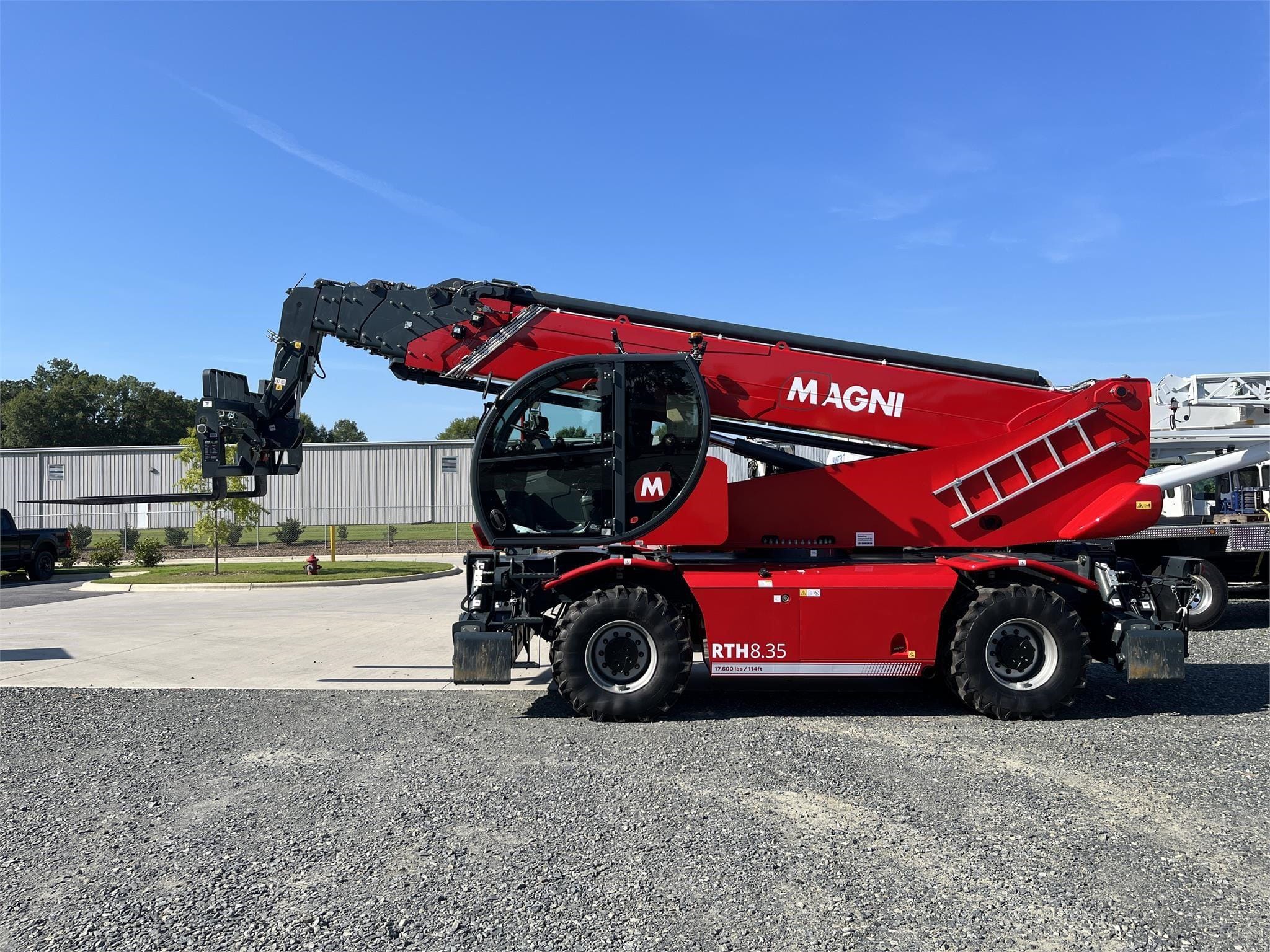 2024  Magni  RTH 8.35 Equipment Image0