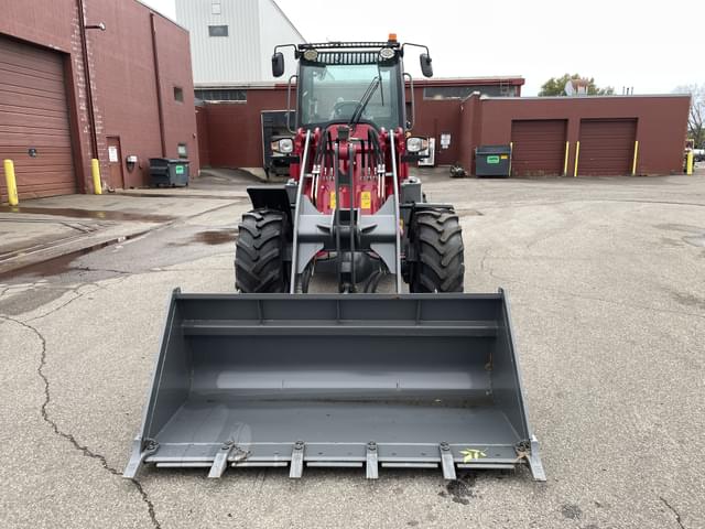 Image of Magnum 4400L equipment image 1