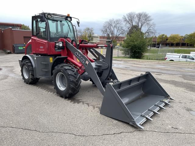 Image of Magnum 4400L equipment image 2