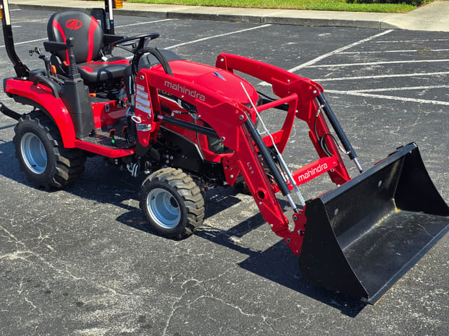 Image of Mahindra 1120 HST equipment image 2