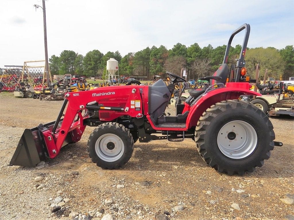 2024 Mahindra 1626 Equipment Image0