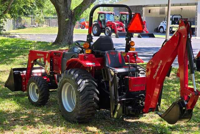 Image of Mahindra 1626 HST equipment image 4