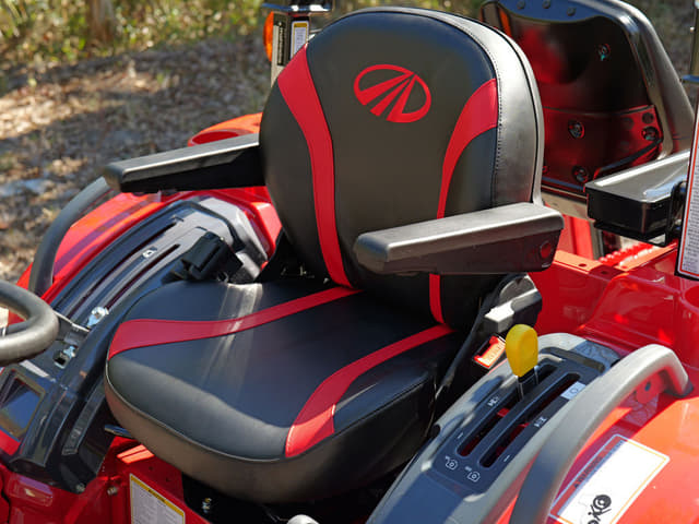 Image of Mahindra 1626 HST equipment image 4