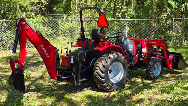 Image of Mahindra 1626 HST equipment image 3