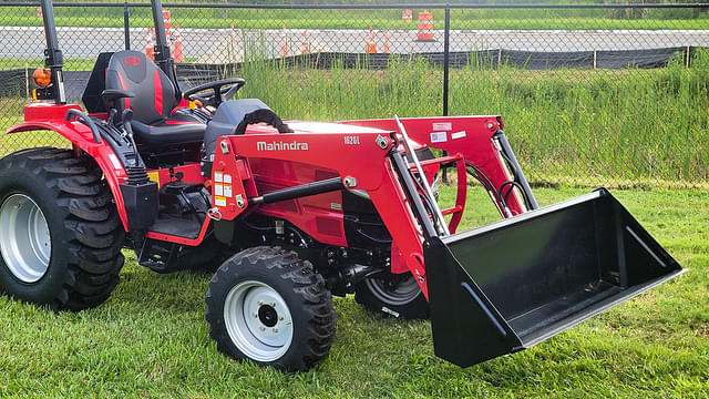 Image of Mahindra 1626 HST equipment image 2