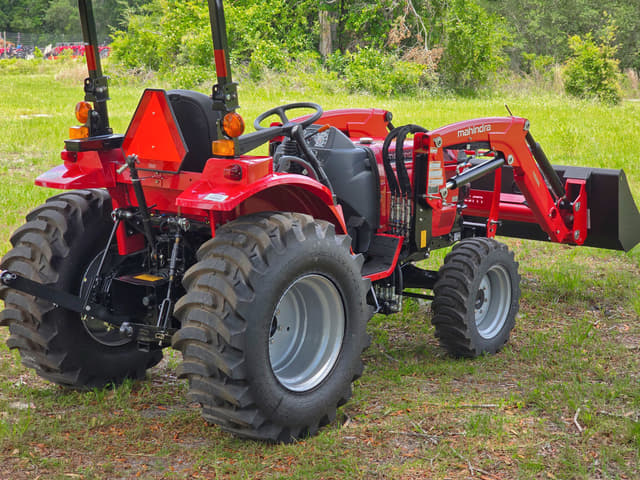 Image of Mahindra 1626 HST equipment image 2