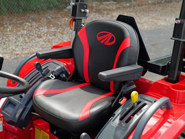 Image of Mahindra 1626 HST equipment image 4