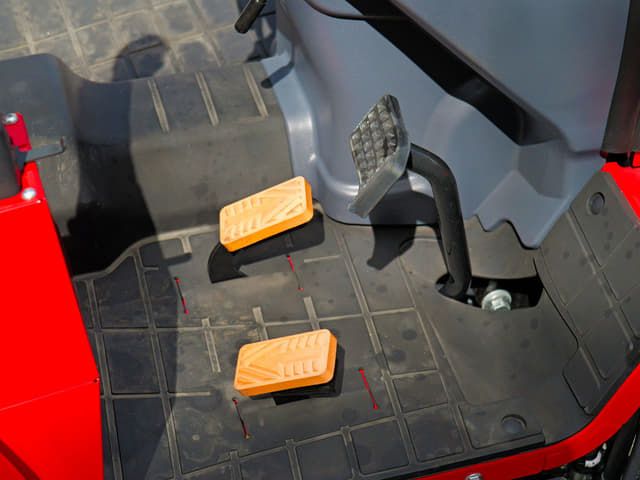 Image of Mahindra 1626 HST equipment image 4