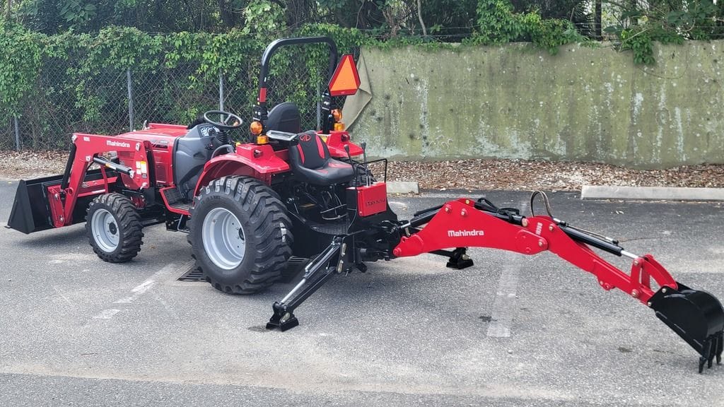 2025 Mahindra 1626 HST Equipment Image0