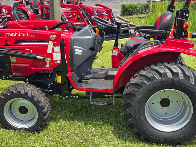 Image of Mahindra 1626 SST equipment image 4