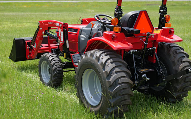 Image of Mahindra 1626 SST equipment image 2