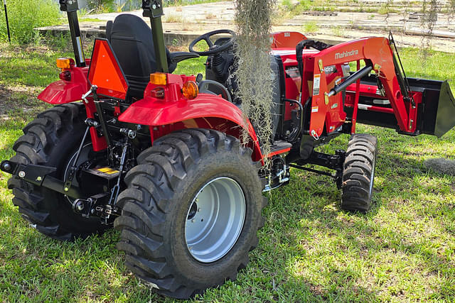 Image of Mahindra 1635 HST equipment image 3