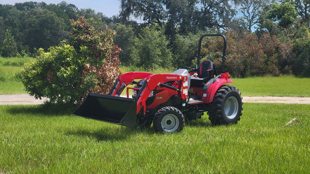 2025 Mahindra 1640 HST Equipment Image0