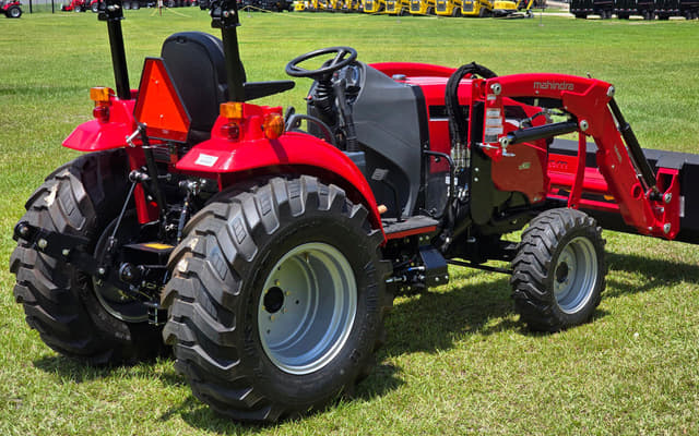 Image of Mahindra 1640 HST equipment image 3