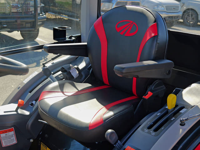 Image of Mahindra 1640 HST equipment image 2