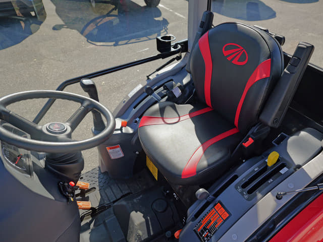 Image of Mahindra 1640 HST equipment image 3