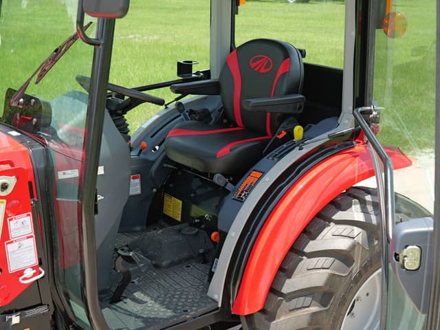 Image of Mahindra 1640 HST equipment image 4