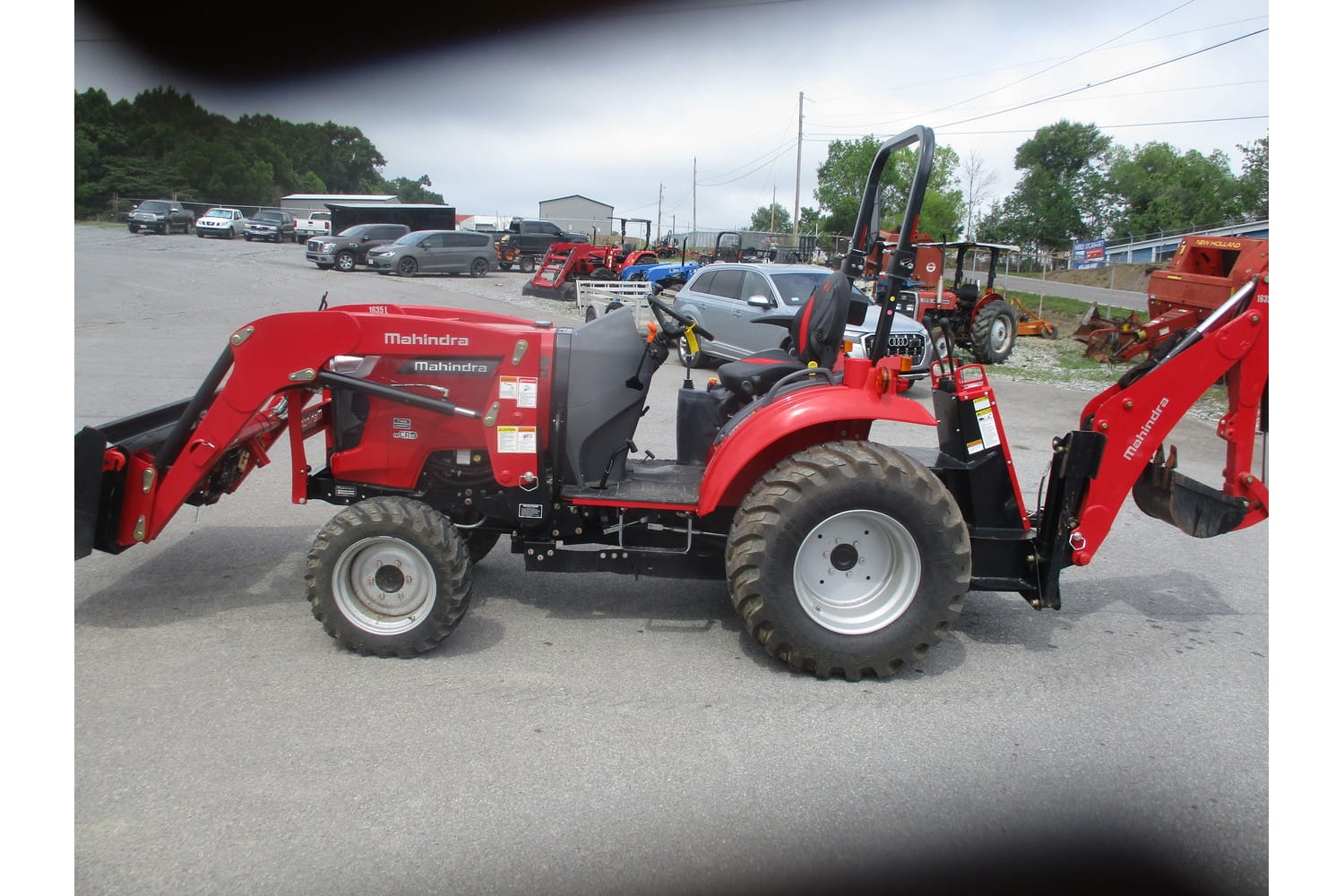 2024 Mahindra 1635 Equipment Image0