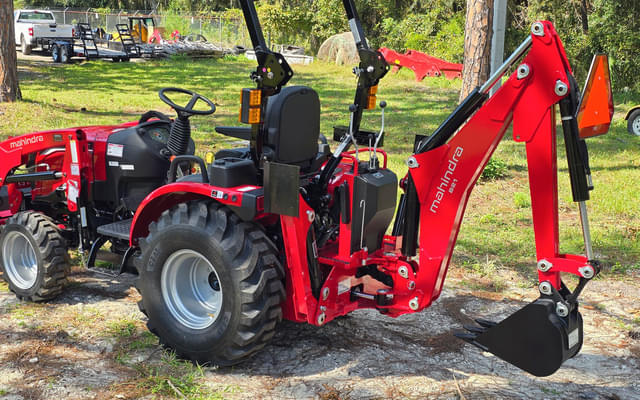 Image of Mahindra 2126 HST equipment image 4