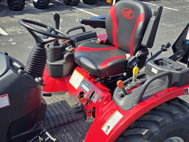 Image of Mahindra 2126 HST equipment image 4