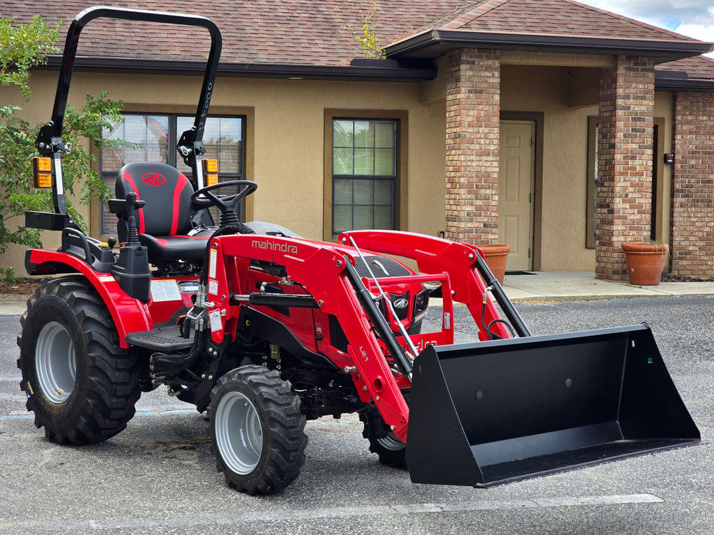 Image of Mahindra 2126 HST Primary image