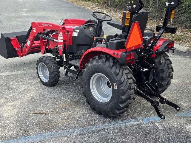 Image of Mahindra 2126 HST equipment image 2