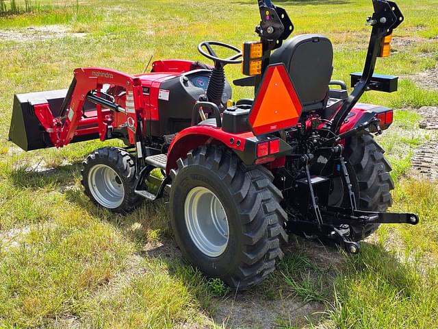 Image of Mahindra 2126 HST equipment image 3