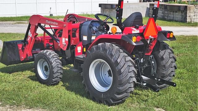 Image of Mahindra 2638HST equipment image 4