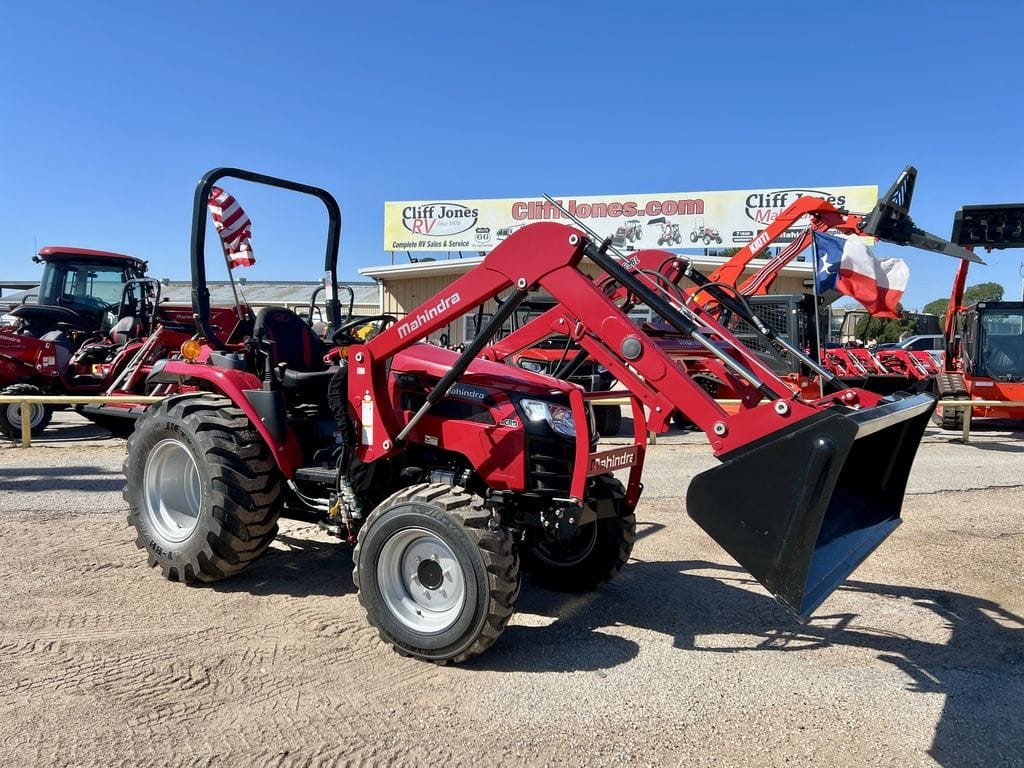 2024 Mahindra 2638HST Equipment Image0