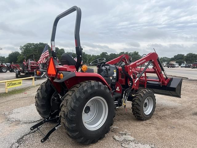 Image of Mahindra 2638HST equipment image 2