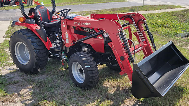 Image of Mahindra 2638HST equipment image 4