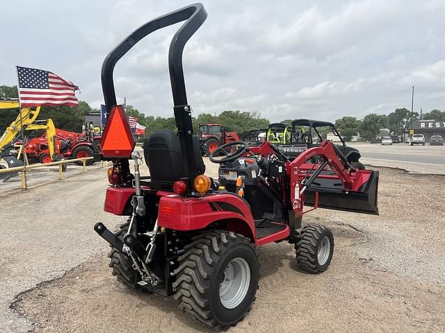 Image of Mahindra eMax 20S HST equipment image 2