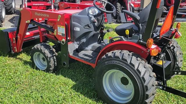 Image of Mahindra Max 26XLT HST equipment image 2