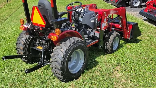 Image of Mahindra Max 26XLT HST equipment image 3