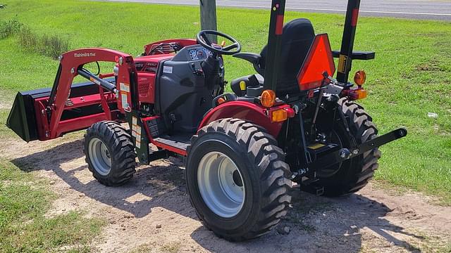 Image of Mahindra Max 26XLT HST equipment image 3