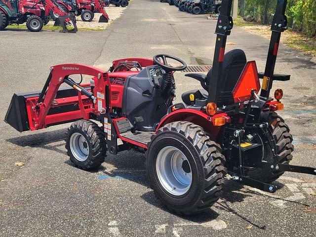 Image of Mahindra Max 26XLT HST equipment image 3