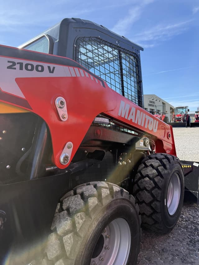 Image of Manitou 2100V equipment image 3