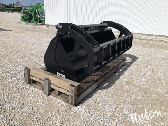 2024 Manitou Grapple Bucket Equipment Image0