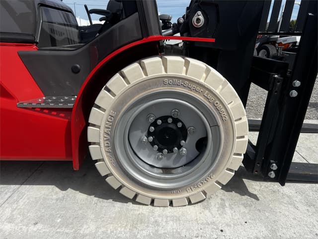 Image of Manitou MI30G equipment image 4