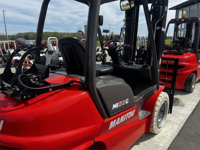 Image of Manitou MI30G equipment image 2