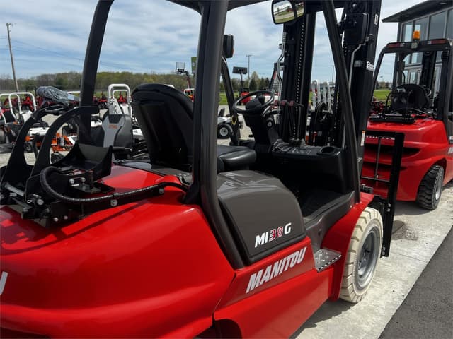 Image of Manitou MI30G equipment image 2