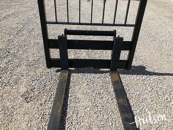 Image of Manitou Pallet Forks equipment image 4