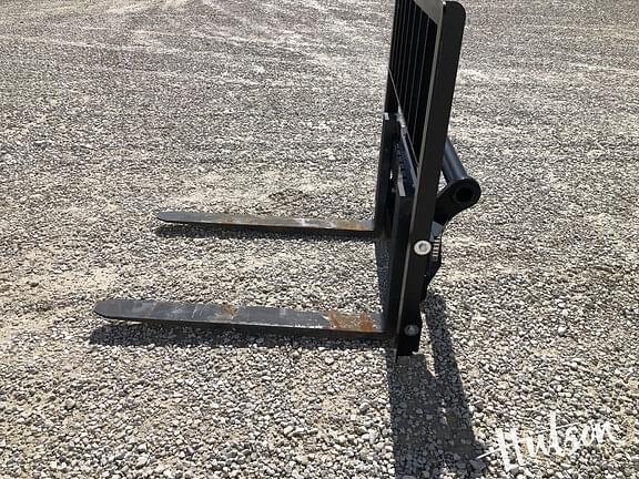 Image of Manitou Pallet Forks equipment image 2