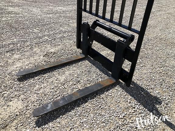 Image of Manitou Pallet Forks equipment image 4