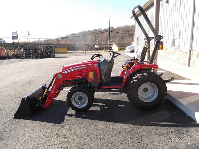 Image of Massey Ferguson 1526 equipment image 1