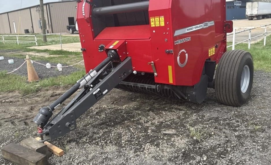 Massey Ferguson Hesston 1745D Equipment Image0