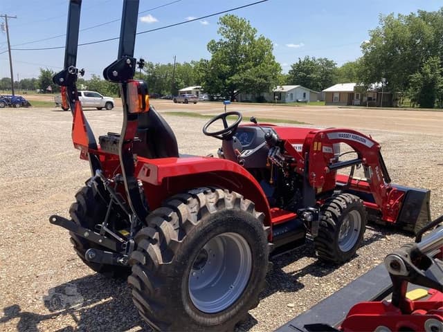 Image of Massey Ferguson 1835E equipment image 4