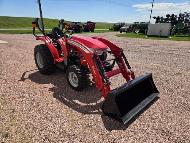 Image of Massey Ferguson 1825E equipment image 2
