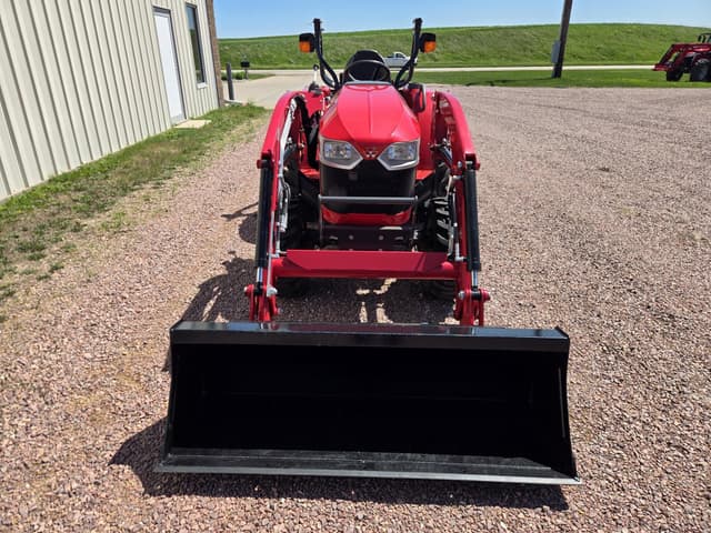 Image of Massey Ferguson 1825E equipment image 1